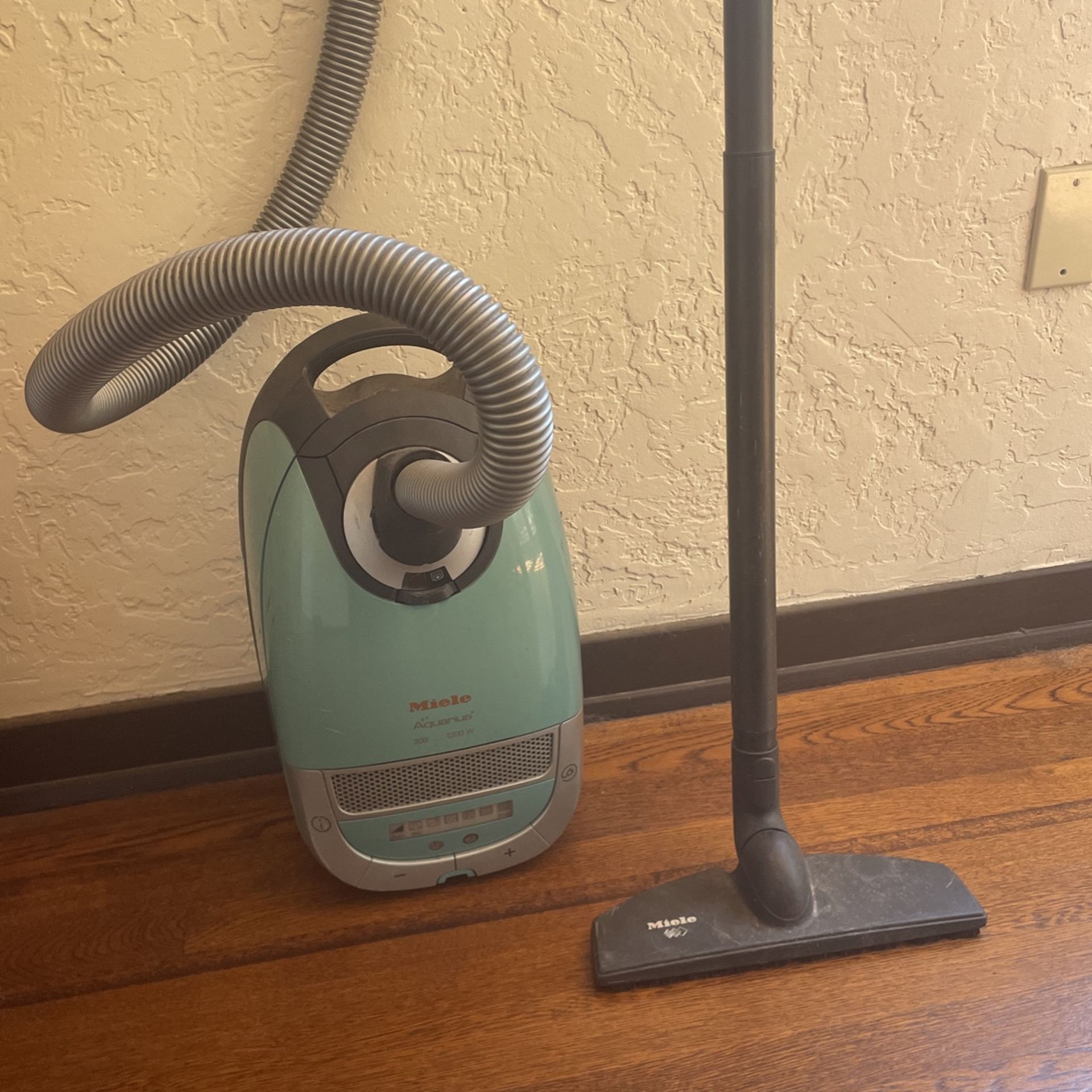 Miele Aquarius Vacuum