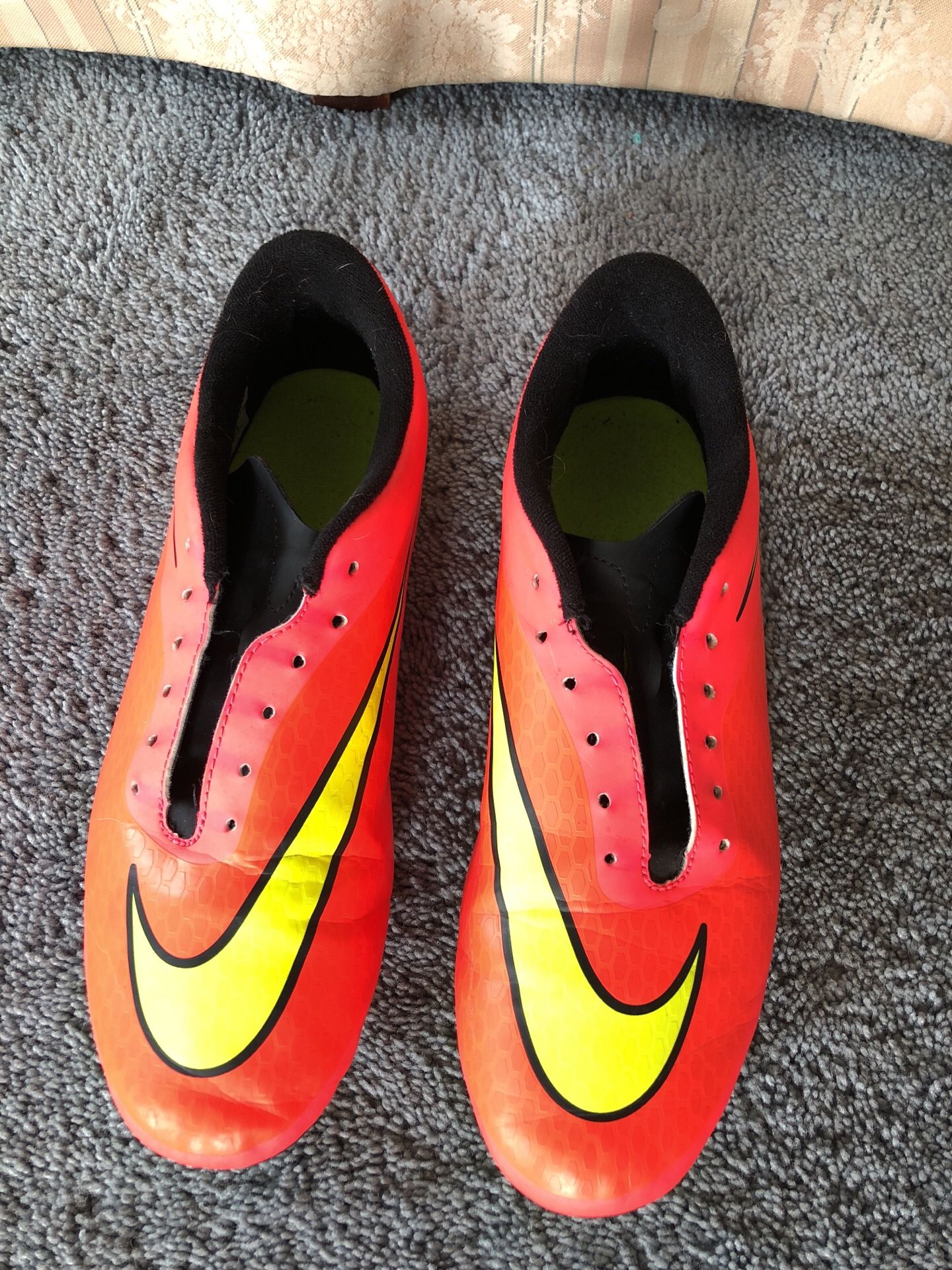 Nike Hypervenom Men’s size 8.5 bright orange soccer cleats