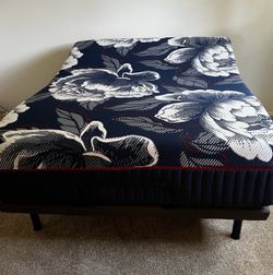 Queen Sleepy's By Sealy Hybrid HD Premium Mattress