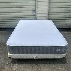 Queen Hybrid Mattress,Boxspring & Medal Frame (Delivery Available!)