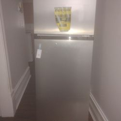 Brand New Frigidaire 7.5 Cu. ft. Refrigerator Platinum Series