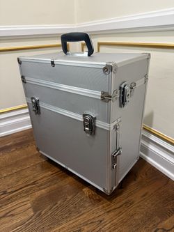 Professional Rolling Makeup Train Case ā Aluminum-Style Organizer