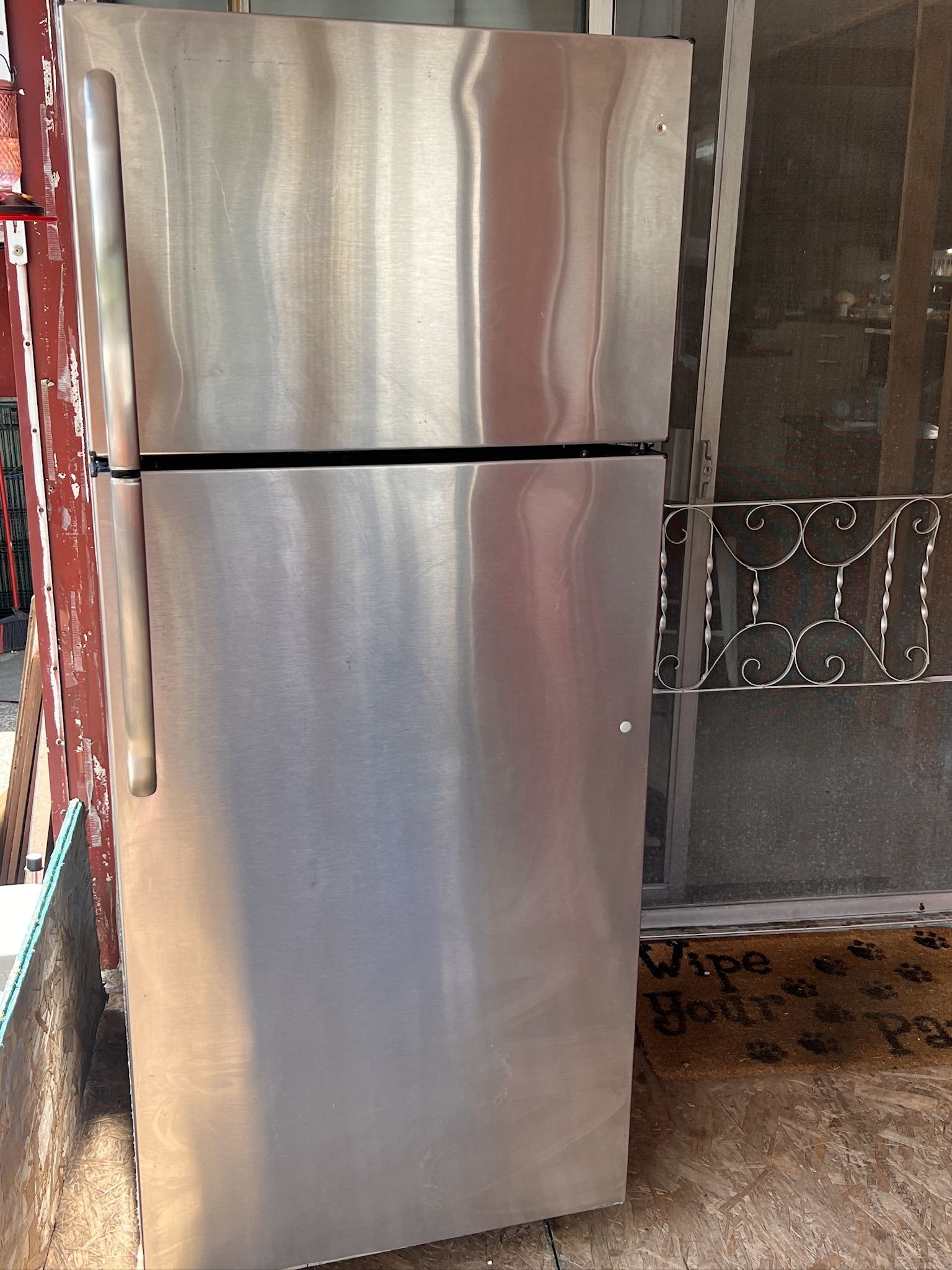 GE Refrigerator 250