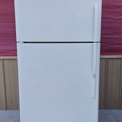 🔆🇺🇸☆GE☆🇺🇸🔆 Bisque Fridge in Perfect Condition 