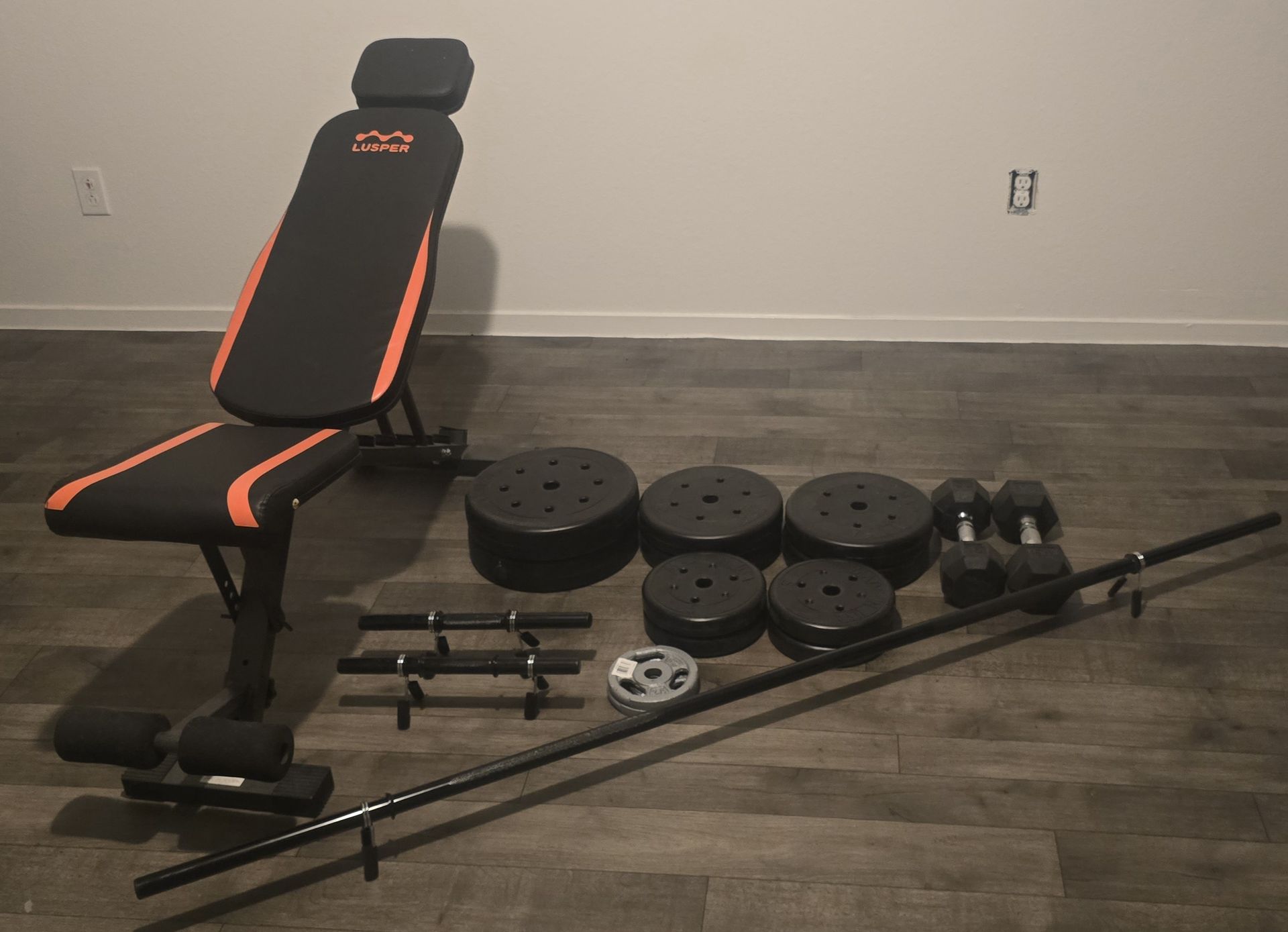 Adjustable Weight Bench + 155 lb Weight Set for Sale in Enterprise, NV ...