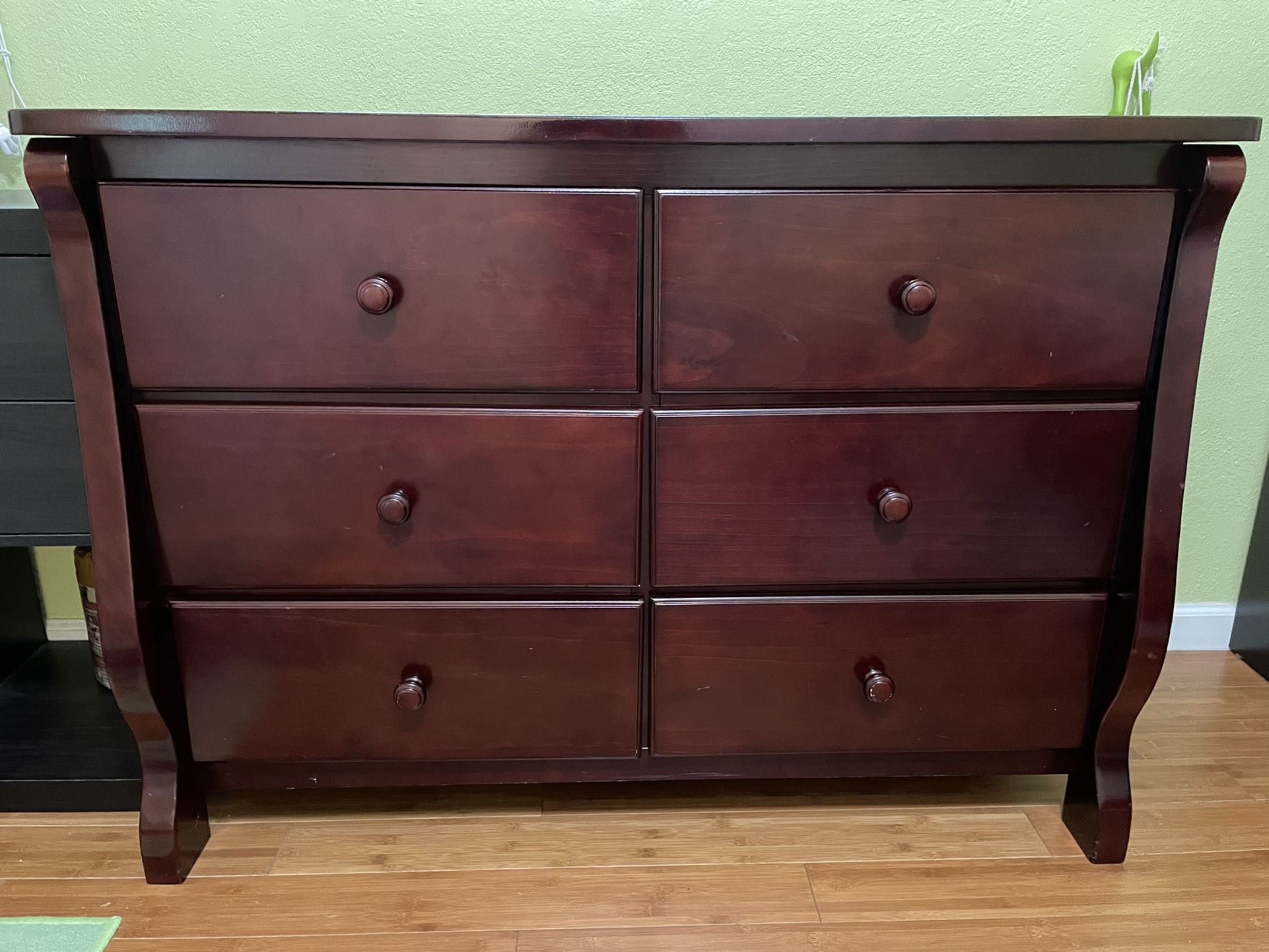 Delta Children 6 Drawer Dresser Espresso Cherry