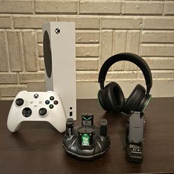 Xbox Series S + Many Games + Accessories