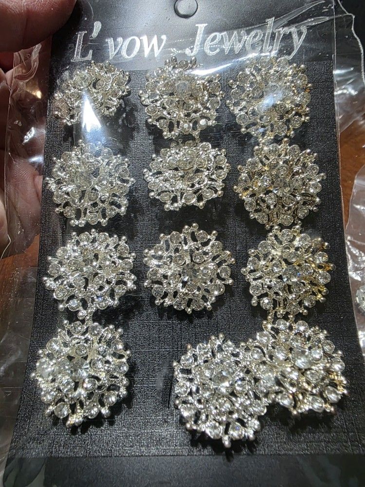 Beautiful  Pendants Gold And Silver Colored