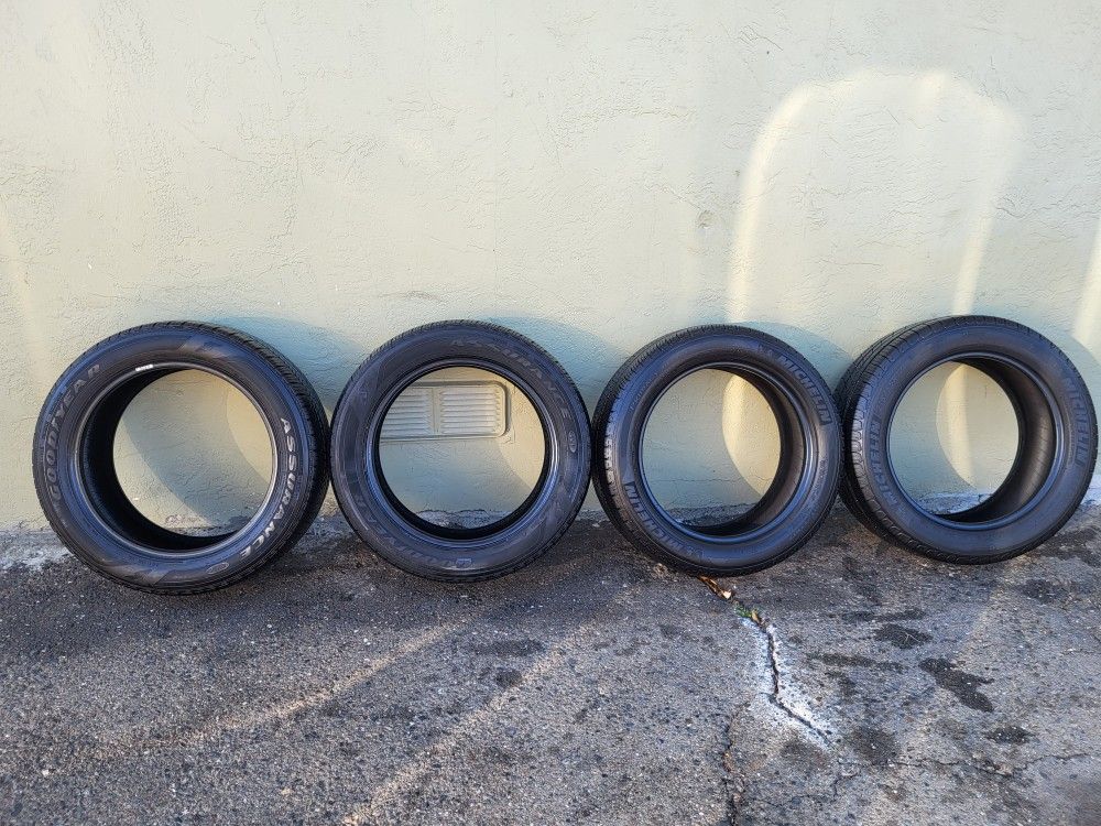 4 IIANTAS ........... 4  TIRES   215/55R17