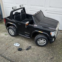 Remote Control Ride On Kids Car - Needs New Battery 