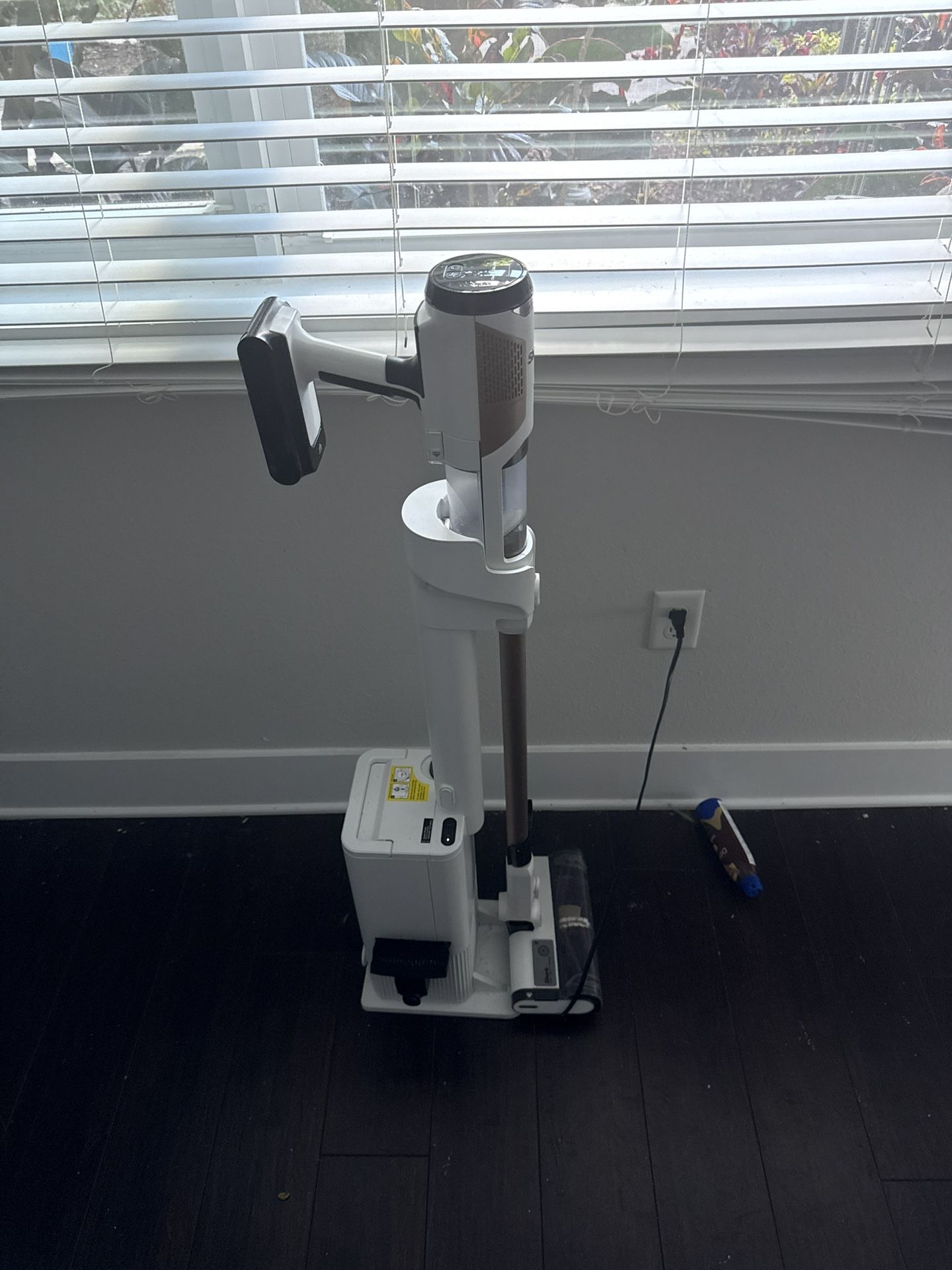 Shark IW3615 Detect Pro Cordless Stick Vacuum with HEPA Auto-Empty System, Flexible Wand, Portable Handheld