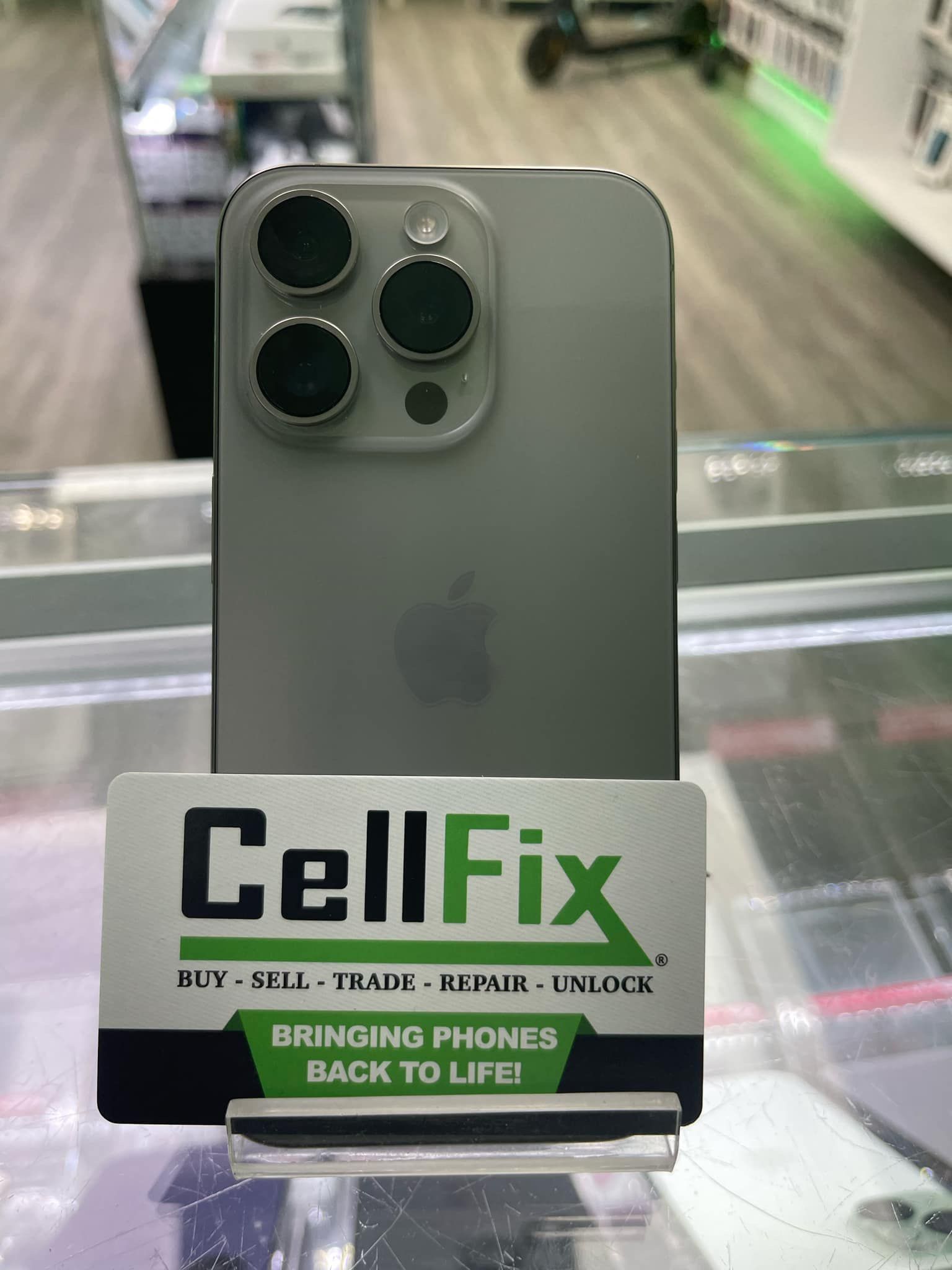 iPhone 15 Pro 1 Terabyte (READ DESCRIPTION)
