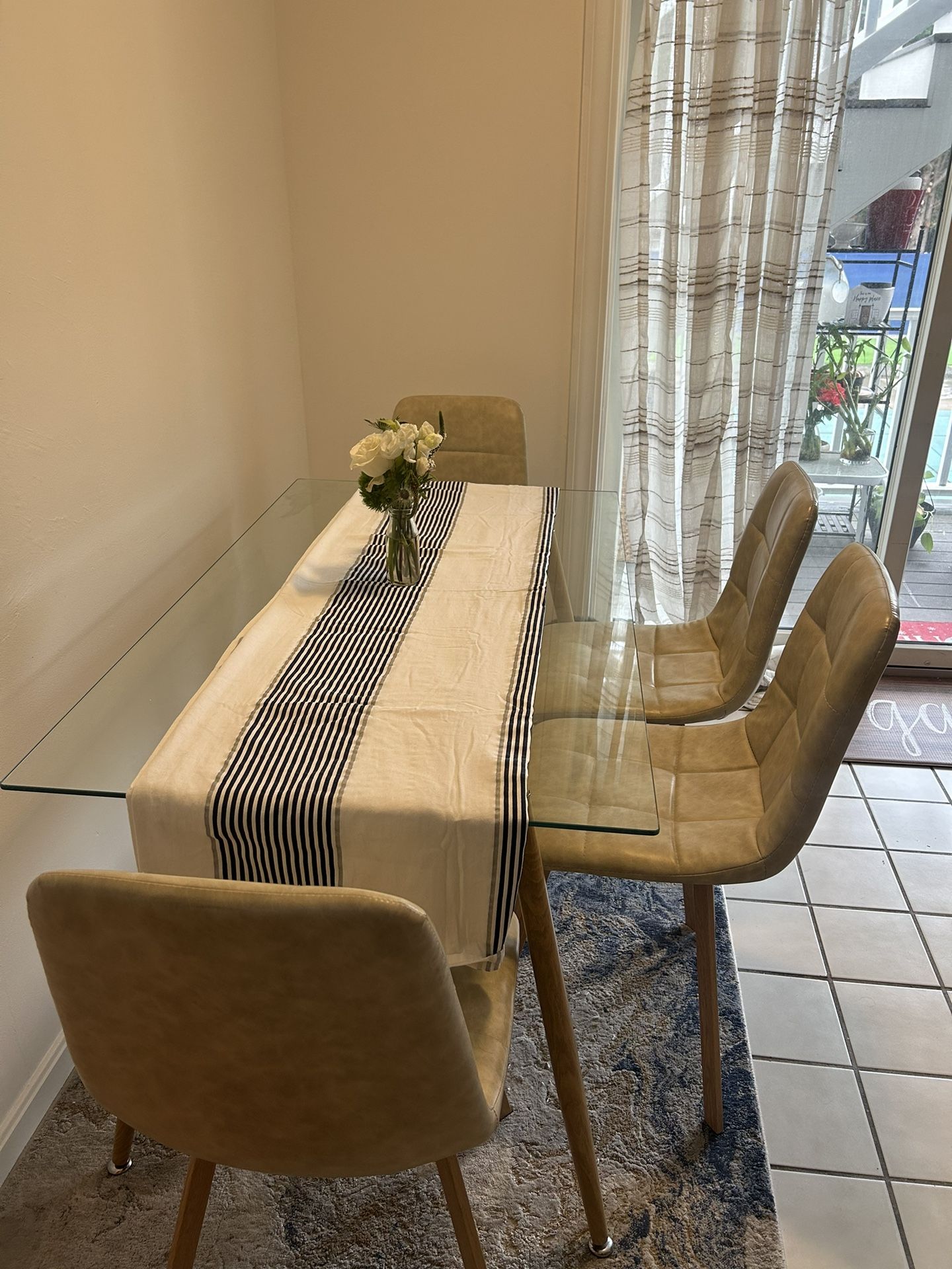Modern Glass Dining Table / 4 Chairs Incl