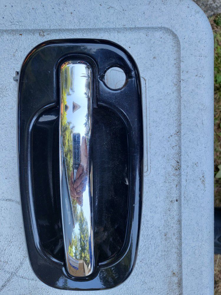 04 escalade driver side door handle