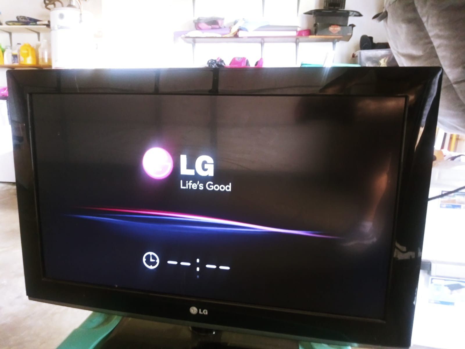 Lg 32 inches