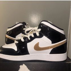 Nike Air Jordan 1 Mid Boys Black White Gold Basketball Sneakers Size 6.5