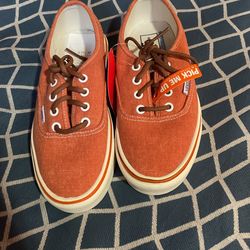 NEW WOMENS 6.5 VANS