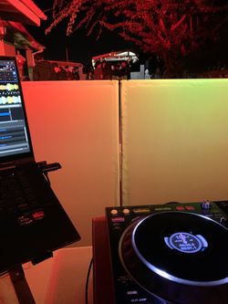 DJ -