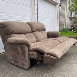 Dual-Reclining Wide-Leg Couch