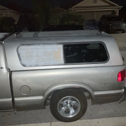 Chevy S10 Fiberglass Camper Shell