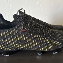 UMBRO SOCCER SHOES SIZE 13