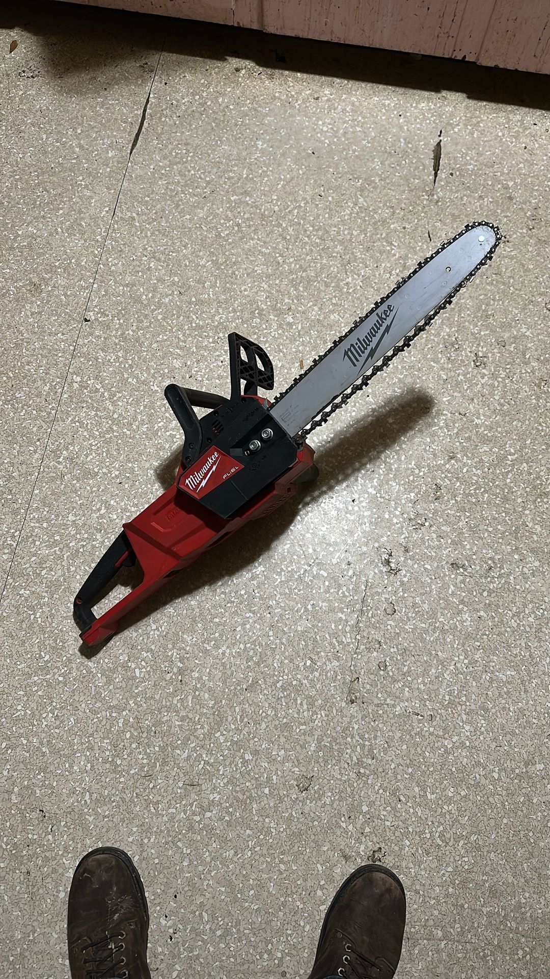 Milwaukee Fuel 18 Inch Chainsaw