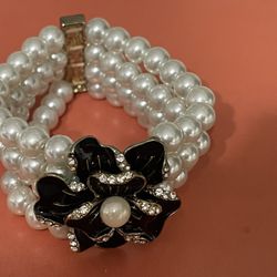 Bracelet - Costume fashion jewelry bracket  black flo pearls 