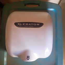Xelerator hand dryer