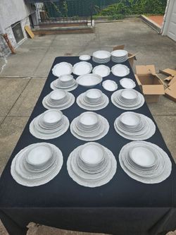 New 90 pieces designed  in Germany dinnerware set