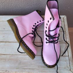 NEW Barbiecore Dr.Martens pink boots Sz10
