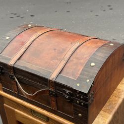 Modern Jewelry Chest