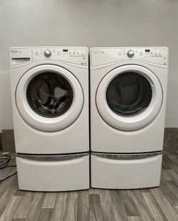 Whirlpool washer and electric dryer laundry set
