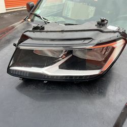 2018-2012 Volkswagen Tiguan Halogen Headlight (Left/Driver)