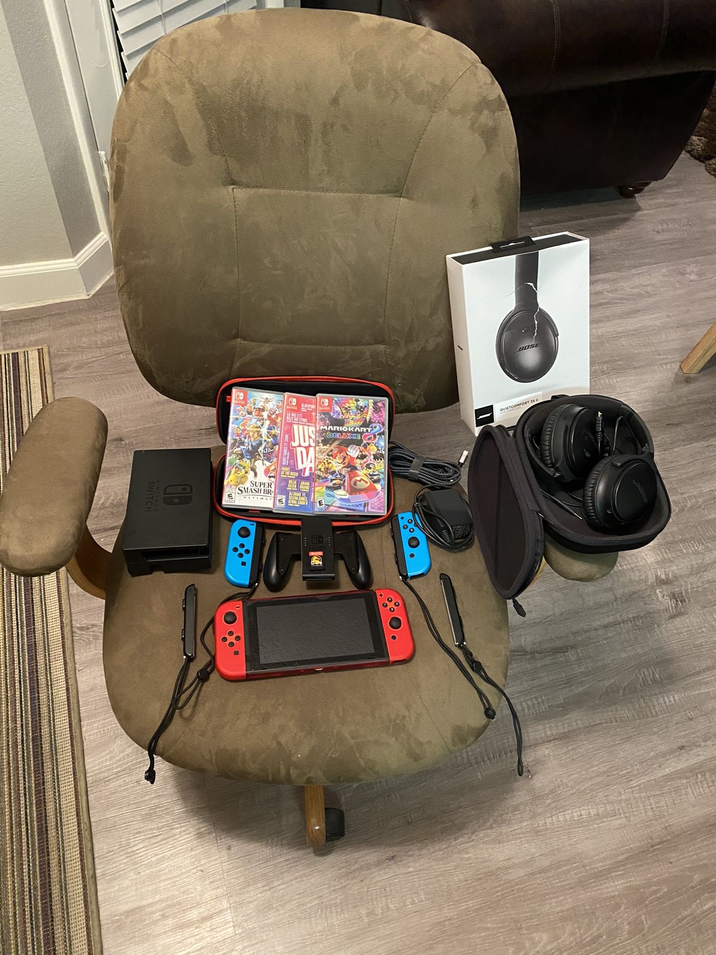 Nintendo Switch +4 games+bose+chair