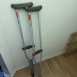 Crutches (new)