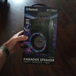 Bluetooth Karaoke Speaker+Mic With Changing Lights Asking $10.00