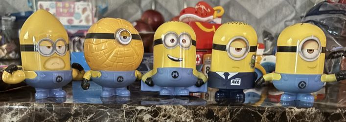 6 Minion Figures 
