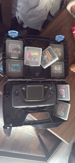 Semi working game gear with games and manual case