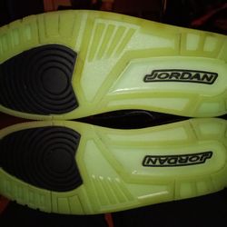 Jordan Spizike Black Green Glow Size 11 