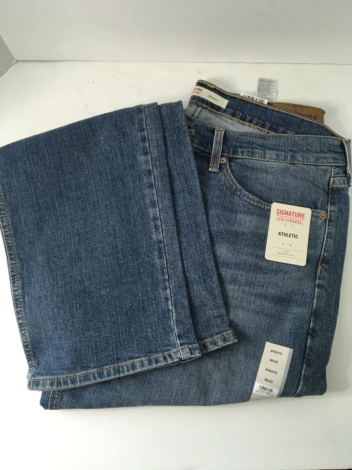 New Mens 36x32 Signature Levi Strauss Athletic Fir Jeans for Sale in La  Marque, TX - OfferUp