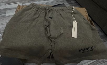 Medium and large essential shorts