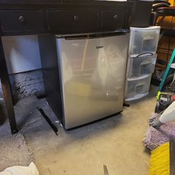 GALANZ Mini Personal Fridge