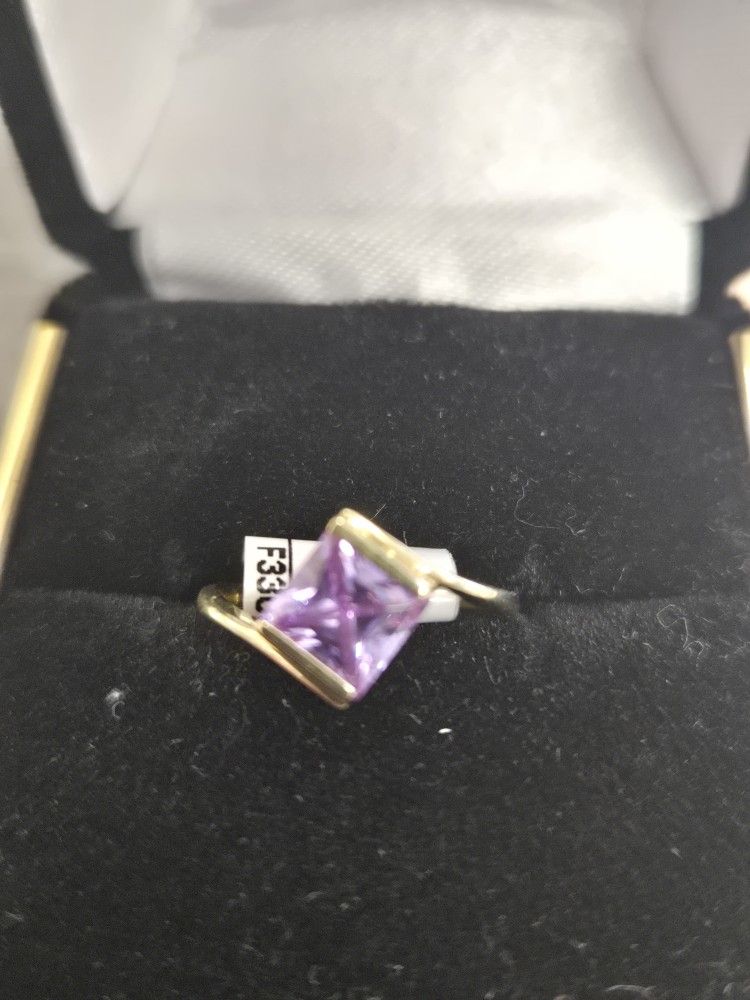 10kt Purple Gem Stone Ring