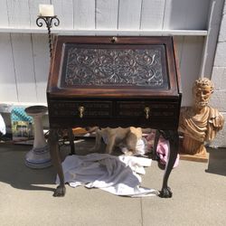 YARD N ANTIQUE SALE.   $2.00 Is For DVDs Only. 