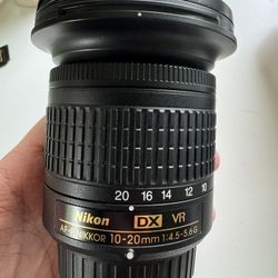 Nikon AF‑S DX Nikkor 18‑200 mm Wide Angle Lens