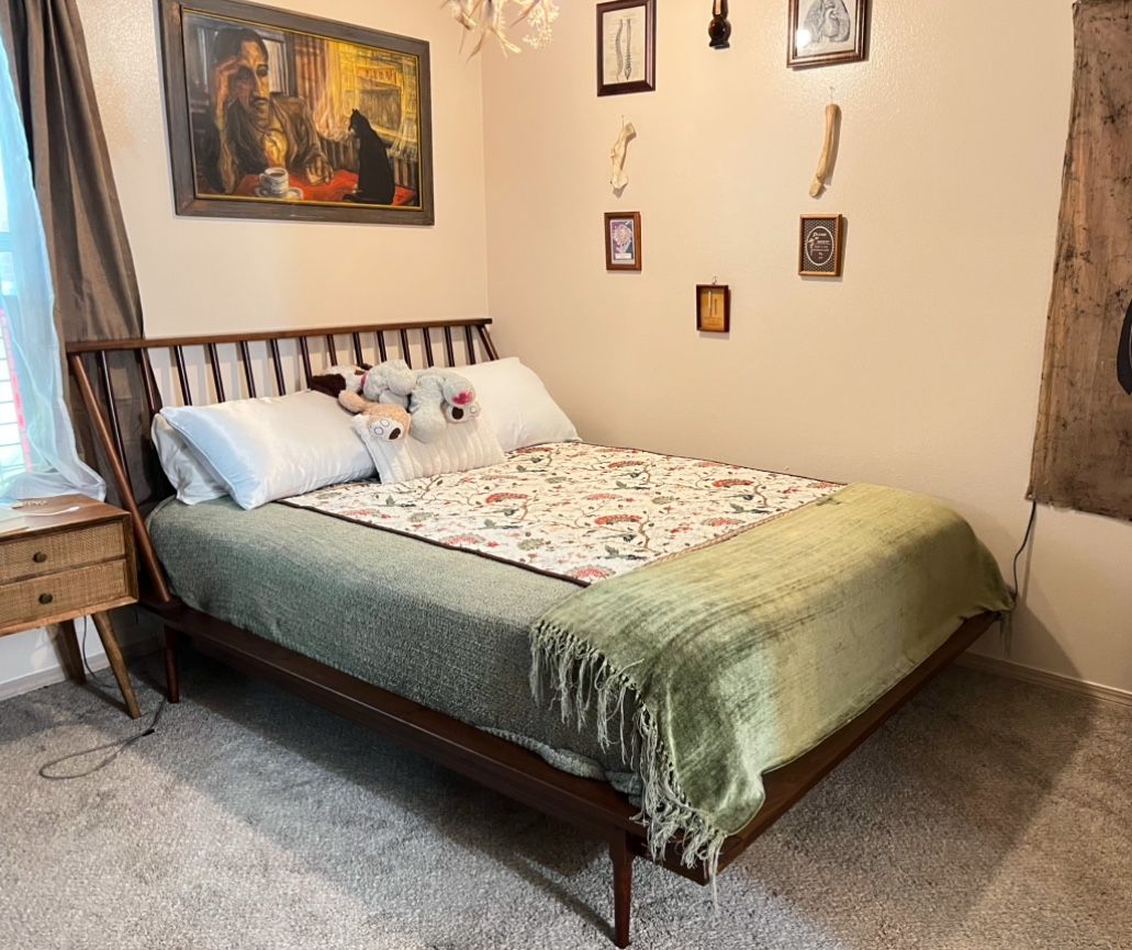 MCM Wooden Spindle Bed