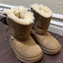 UGG Bailey Bow II Chestnut Boots Girls, Size 8 