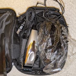 Wahl Hair Clipper Kit – Full Set w/ Guards, Case – Open Box / Like New

Condition: Open Box / Excellent condition. The clipper looks very lightly used