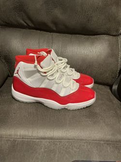 Jordan Cherry 11s.      💥Sz 11💥