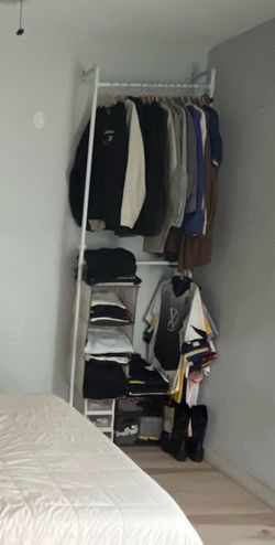 Wall mounted closet